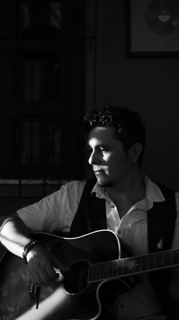 Conheça Bruno Baruque: cantor que passeia entre a MPB, o rock e suas próprias canções